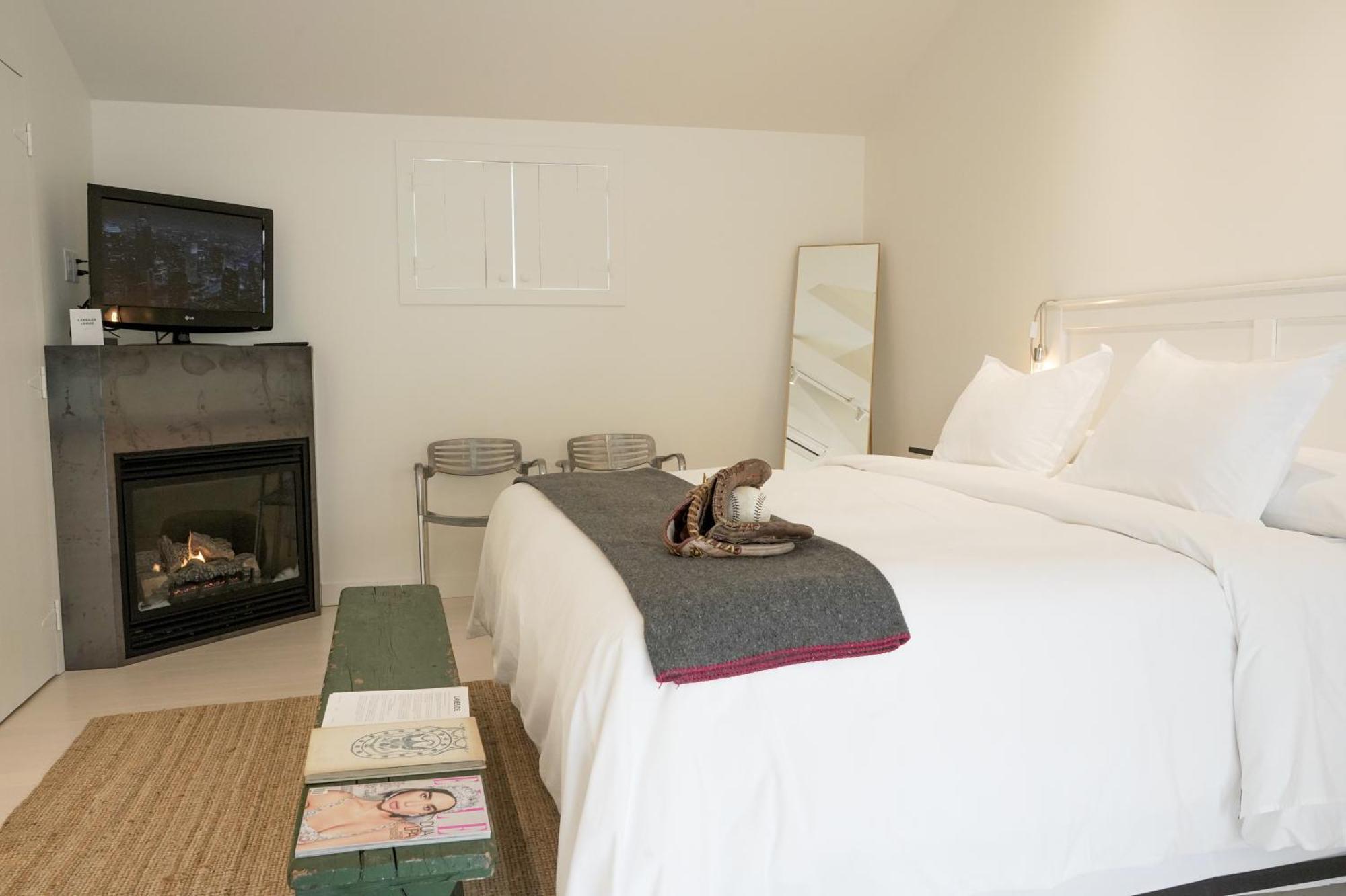 The Lakeside Prince Edward County Wellington Exterior foto